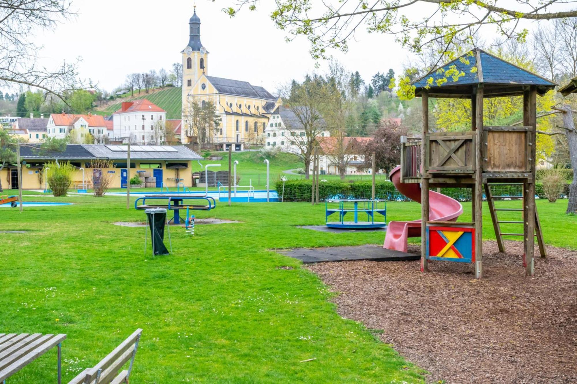 Ferienwohnung Am Freibad Leutschach Exterior photo